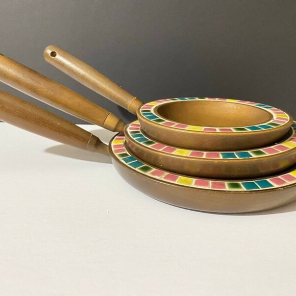 Vintage Wooden dishes with detachable handles Set Of 3, Wooden round plate - Picture 6 of 10